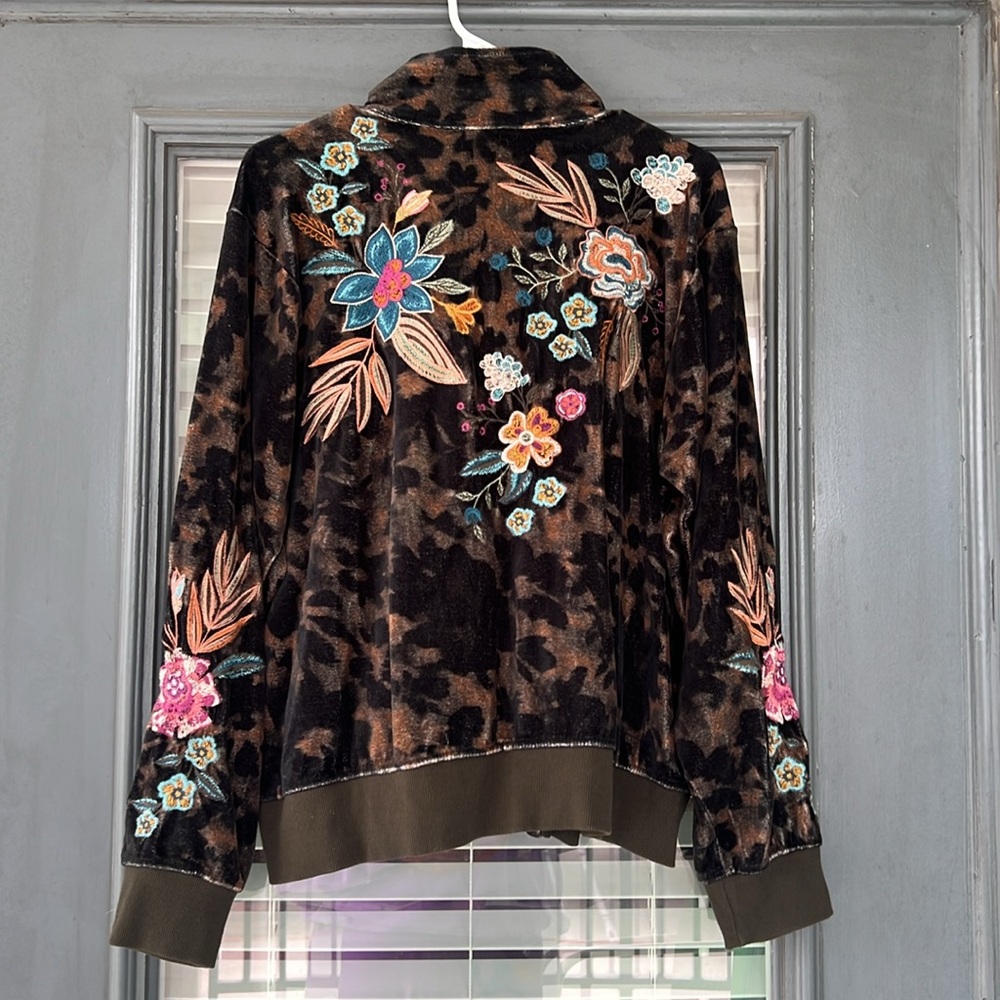 Johnny Was, leopard ,size large, velvet bomber jacket. - Picture 4 of 5